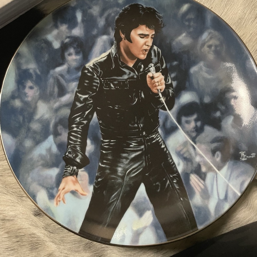 Elvis Presley 68 Comeback Special Commemorative Plate LAS VEGAS COLLECTION DECOR